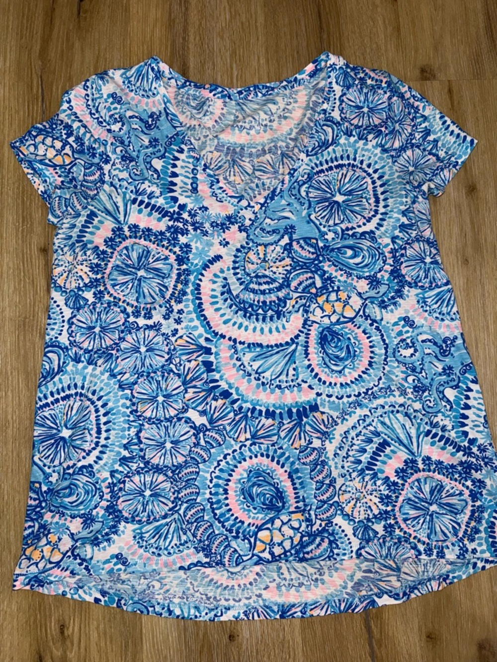 Lilly Pulitzer Etta V-Neck Top Medium Tee Commotion in the Ocean PLZ READ